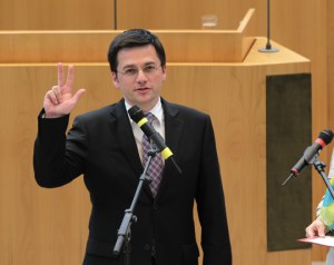 Justizminster Thomas Kutschatys Vereidigung 2012, Foto: Schälte, Bernd (alle Rechte beim Landtag NRW)